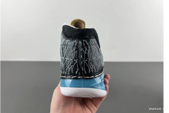 318376-041  318376-041 23  UNC Jordan 1129